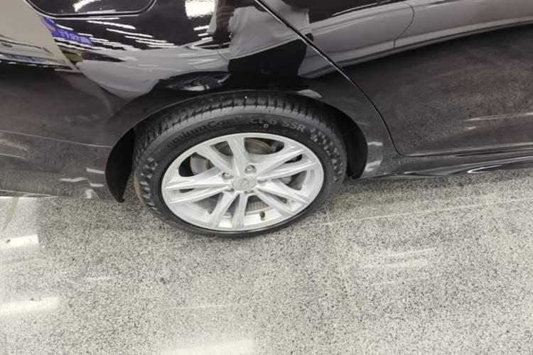 Used Cadillac CT4 2022 28T Fashion Edition Right Rear Wheel Hub