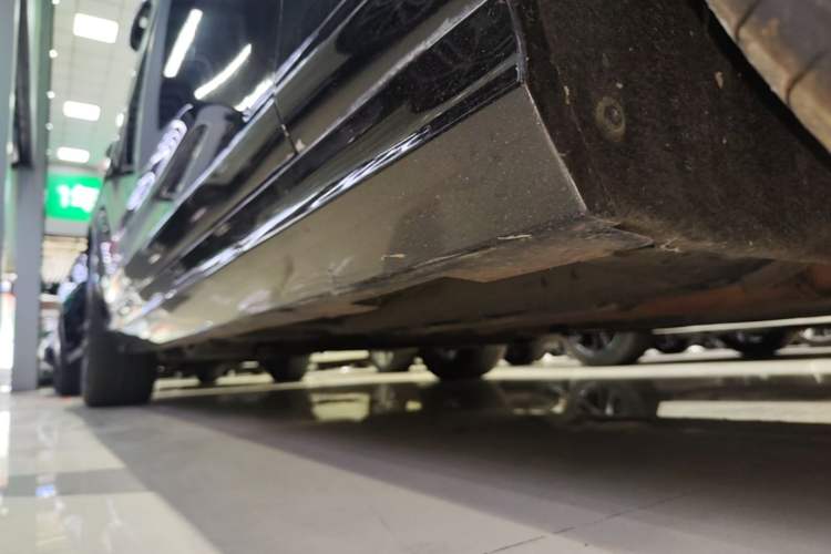 Used Cadillac CT4 2022 28T Luxury Edition Right Side Sill