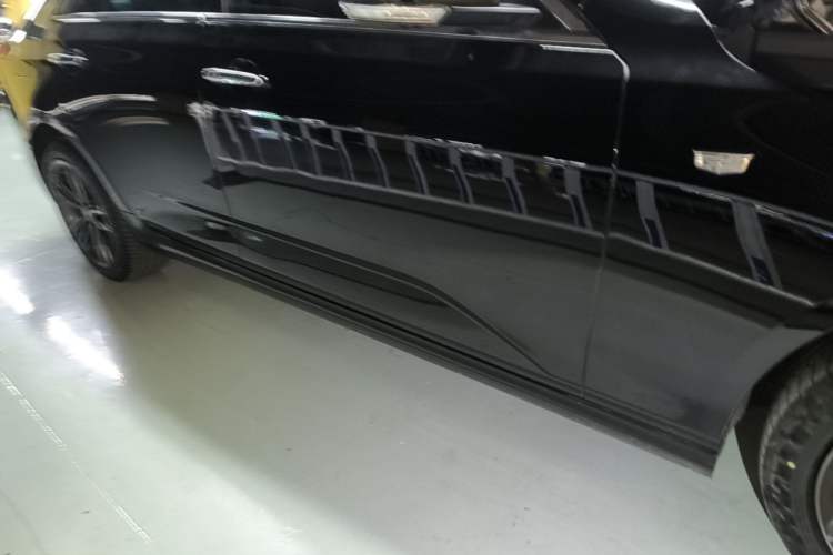 Used Cadillac CT4 2022 28T Luxury Edition Right Side Sill