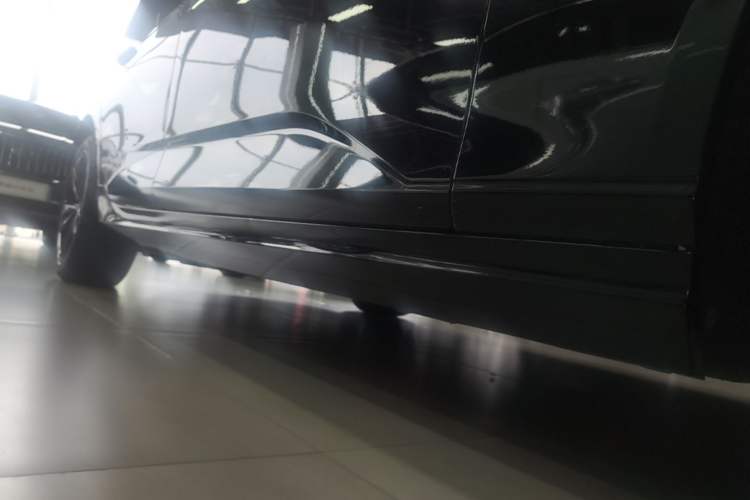 Used Cadillac CT4 2022 28T Luxury Edition Right Side Sill