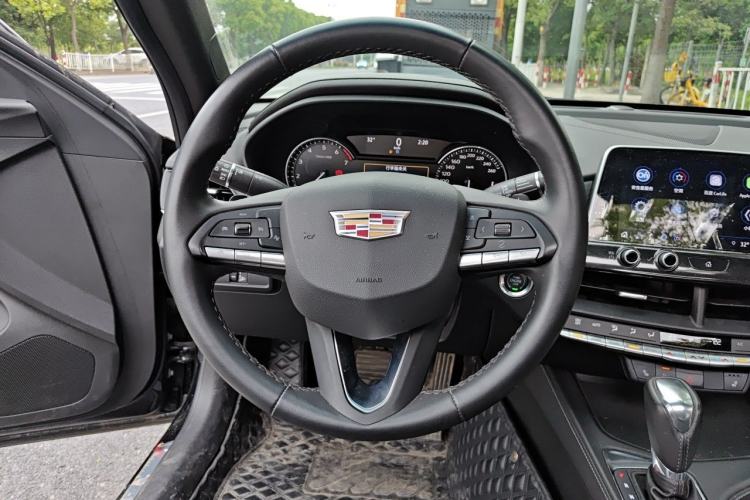 Used Cadillac CT4 2022 28T Luxury Edition Steering Wheel