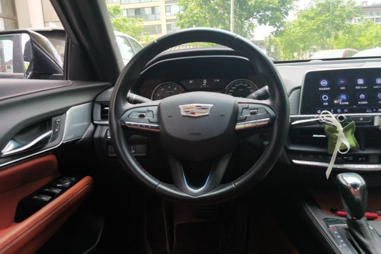 Used Cadillac CT4 2022 28T Luxury Edition Steering Wheel