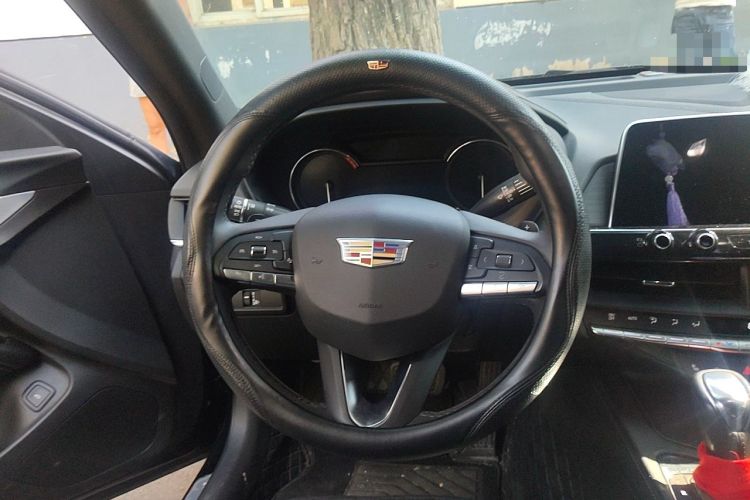 Used Cadillac CT4 2022 28T Luxury Edition Steering Wheel
