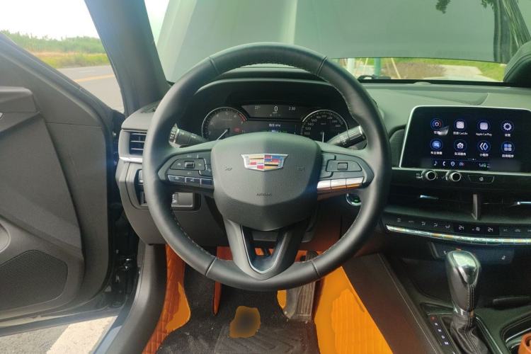 Used Cadillac CT4 2022 28T Luxury Edition Steering Wheel