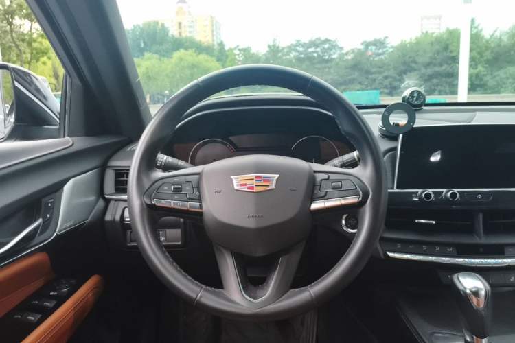 Used Cadillac CT4 2022 28T Luxury Edition Steering Wheel