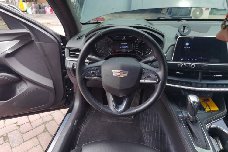Used Cadillac CT4 2022 28T Luxury Edition Steering Wheel