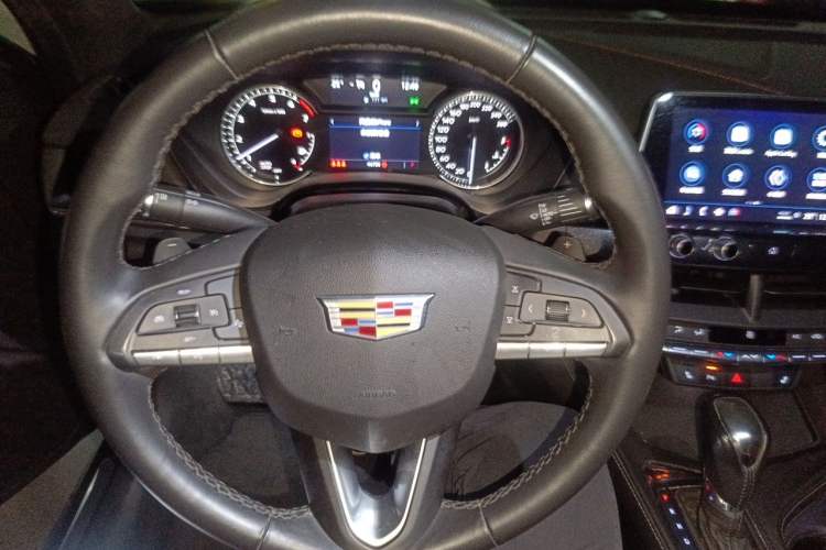 Used Cadillac CT4 2022 28T Luxury Edition Steering Wheel