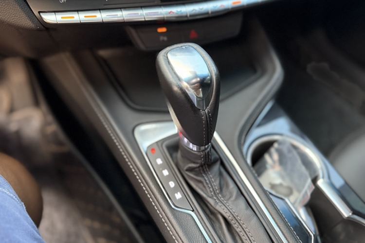 Used Cadillac CT4 2022 28T Fashion Edition Gear Lever