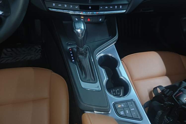 Used Cadillac CT4 2022 28T Luxury Edition Gear Lever