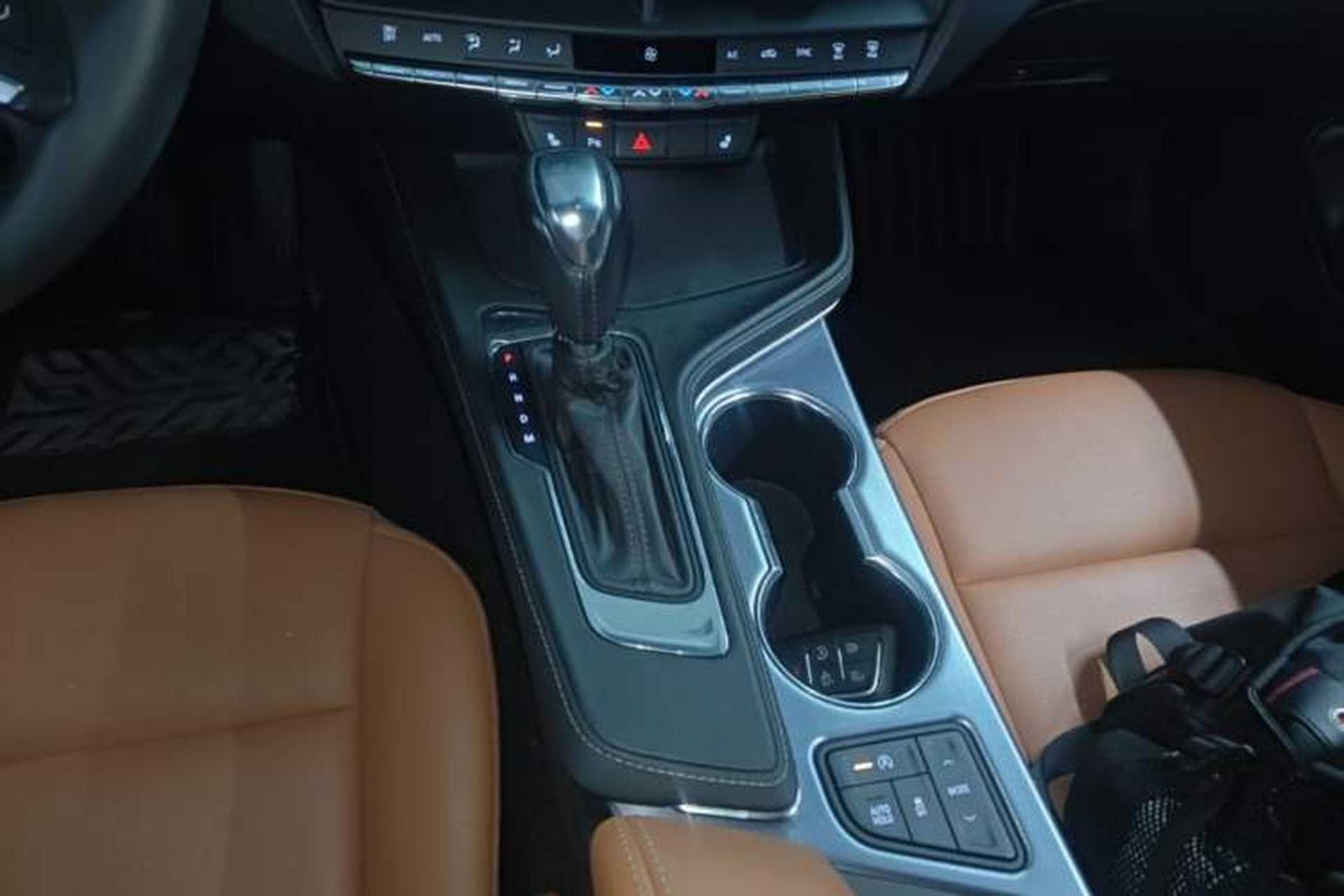 Used Cadillac CT4 2022 28T Luxury Edition Gear Lever