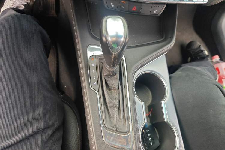 Used Cadillac CT4 2022 28T Luxury Edition Gear Lever