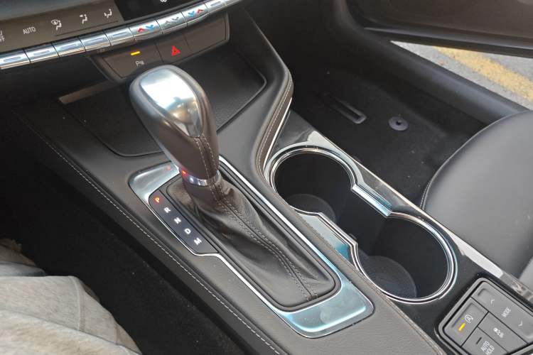 Used Cadillac CT4 2022 28T Fashion Edition Gear Lever