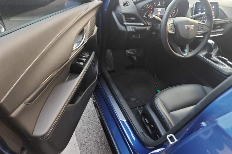 Used Cadillac CT4 2022 28T Fashion Edition Interior 3