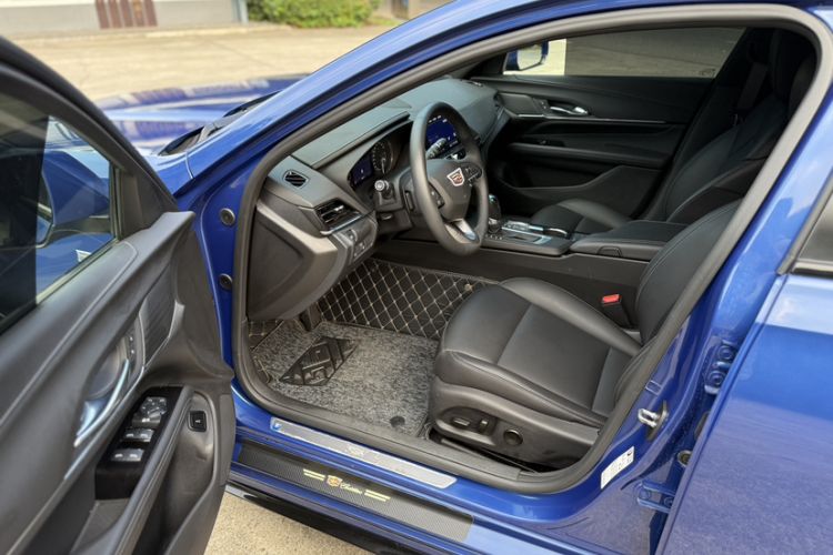 Used Cadillac CT4 2022 28T Fashion Edition Interior 8