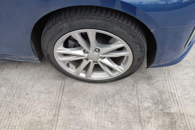 Used Cadillac CT4 2022 28T Fashion Edition Right Front Wheel Hub