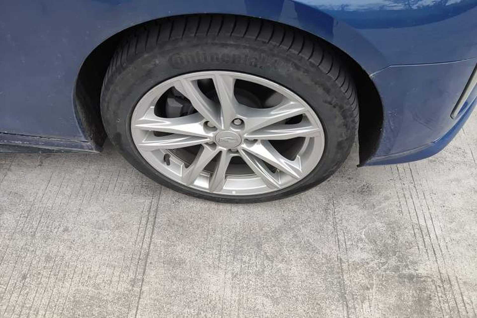 Used Cadillac CT4 2022 28T Fashion Edition Right Front Wheel Hub