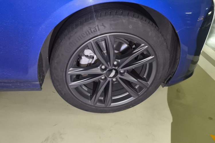 Used Cadillac CT4 2022 28T Luxury Edition Right Front Wheel Hub