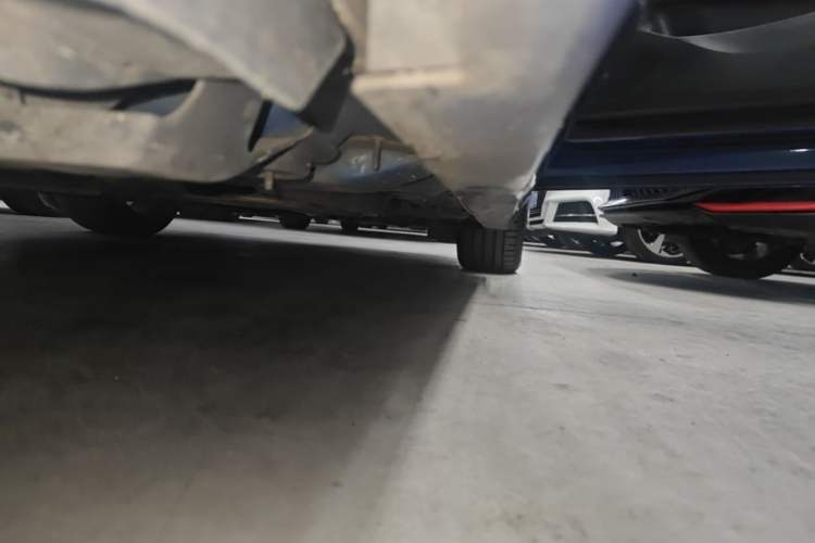 Used Cadillac CT4 2022 28T Luxury Edition Right Side Sill