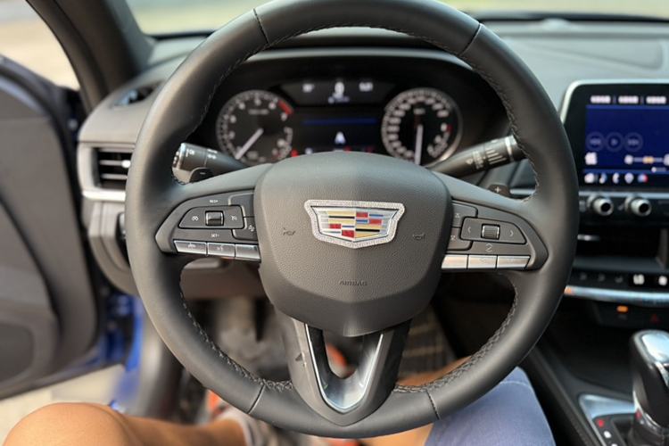 Used Cadillac CT4 2022 28T Fashion Edition Steering Wheel