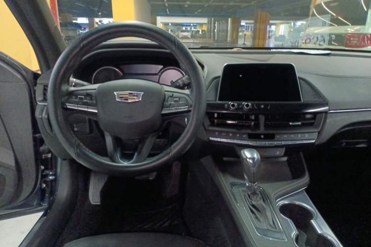 Used Cadillac CT4 2022 28T Luxury Edition Center Console