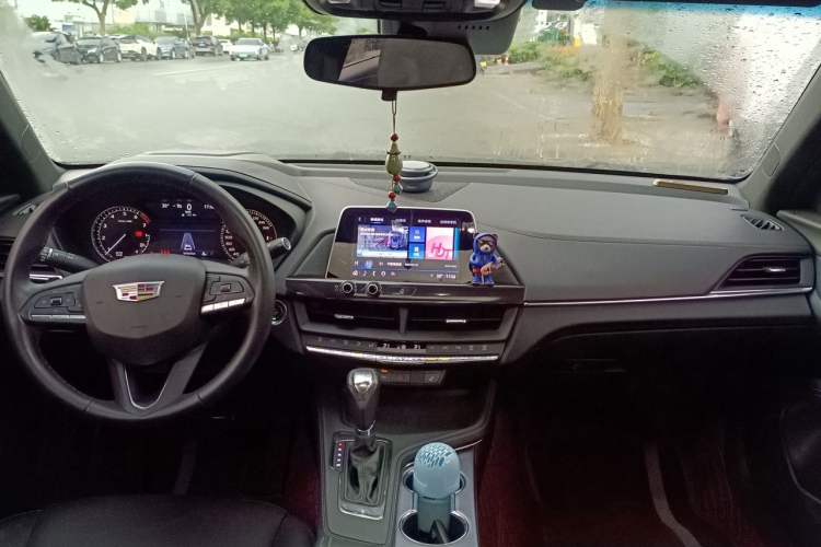Used Cadillac CT4 2022 28T Luxury Edition Center Console
