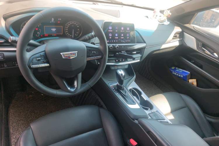 Used Cadillac CT4 2022 28T Luxury Edition Center Console