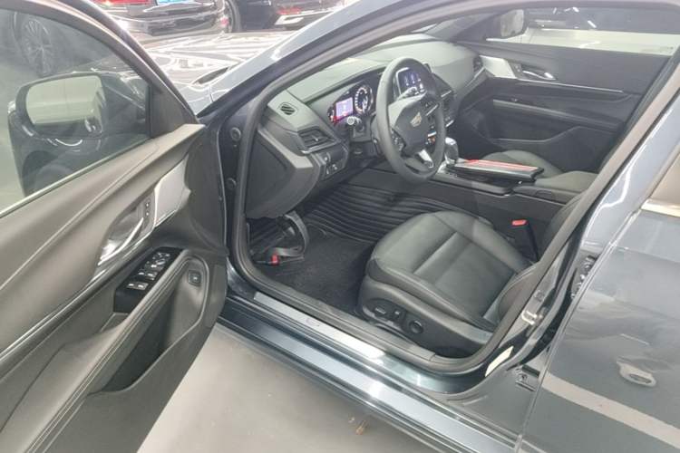 Used Cadillac CT4 2022 28T Luxury Edition Driver Seat