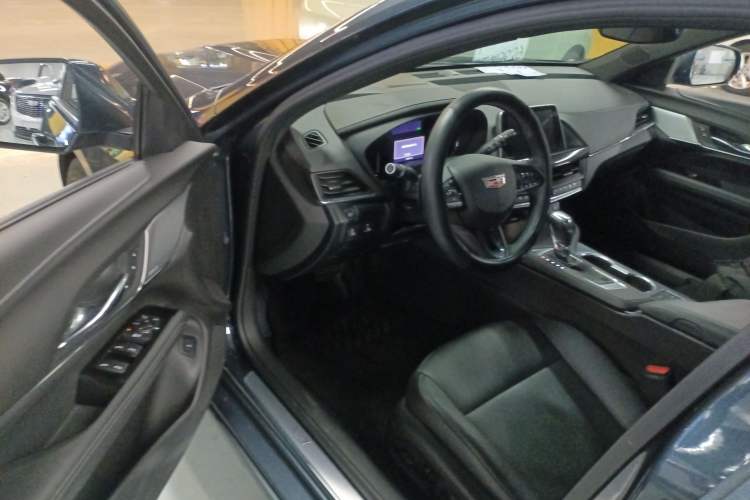 Used Cadillac CT4 2022 28T Luxury Edition Driver Seat