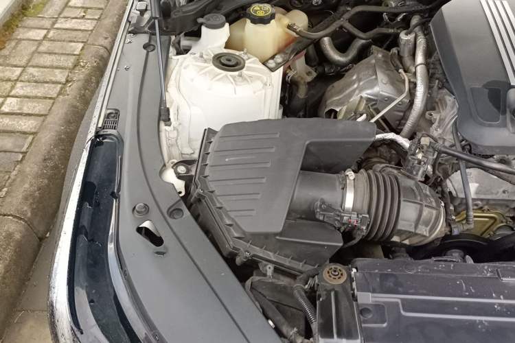 Used Cadillac CT4 2022 28T Luxury Edition Engine Bay Right