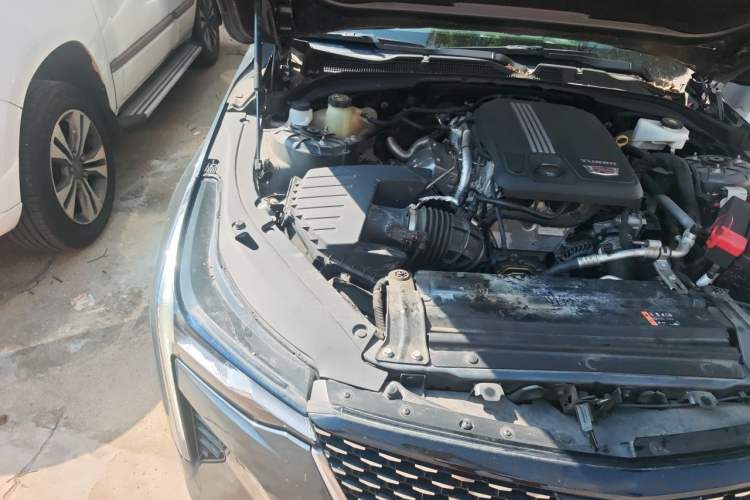Used Cadillac CT4 2022 28T Luxury Edition Engine Bay Right