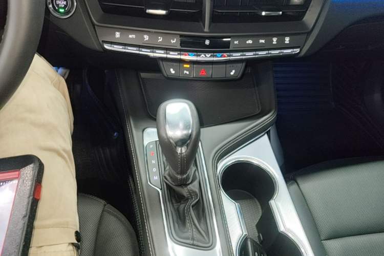 Used Cadillac CT4 2022 28T Luxury Edition Gear Lever