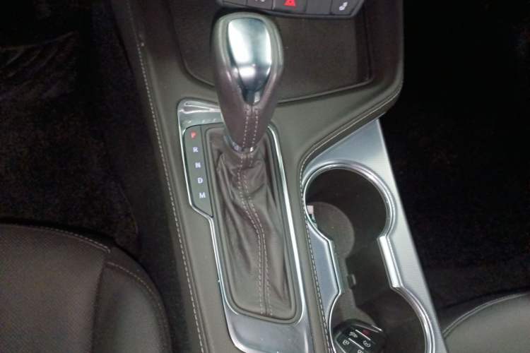 Used Cadillac CT4 2022 28T Luxury Edition Gear Lever