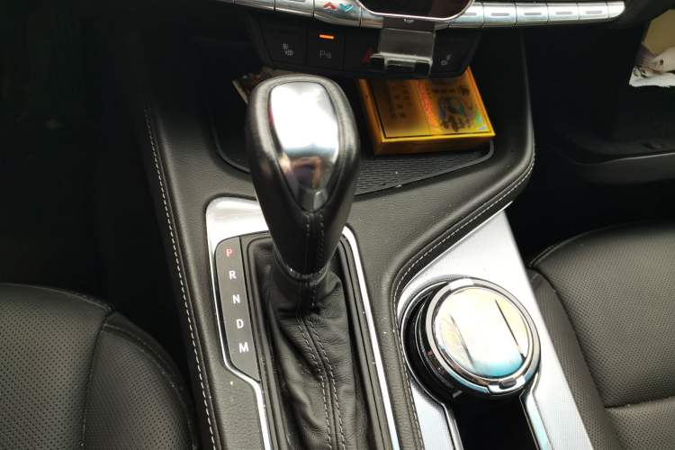 Used Cadillac CT4 2022 28T Luxury Edition Gear Lever