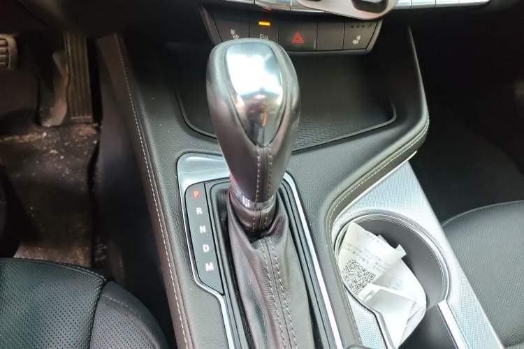 Used Cadillac CT4 2022 28T Luxury Edition Gear Lever
