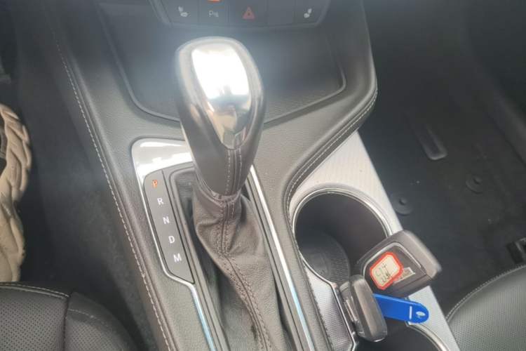 Used Cadillac CT4 2022 28T Luxury Edition Gear Lever