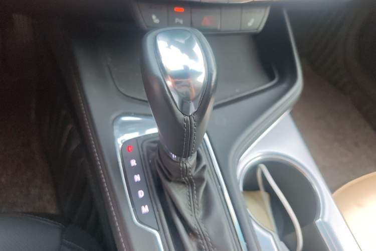 Used Cadillac CT4 2022 28T Luxury Edition Gear Lever