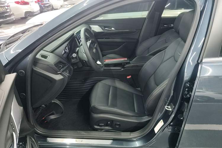Used Cadillac CT4 2022 28T Luxury Edition Left Front Seat