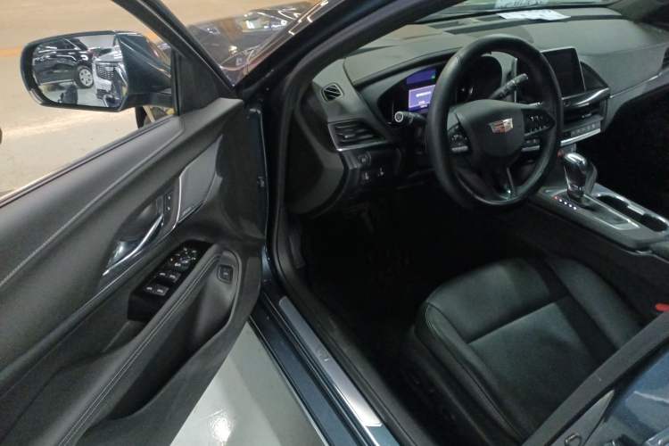 Used Cadillac CT4 2022 28T Luxury Edition Left Front Seat