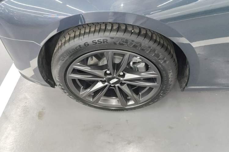 Used Cadillac CT4 2022 28T Luxury Edition Left Front Wheel Hub