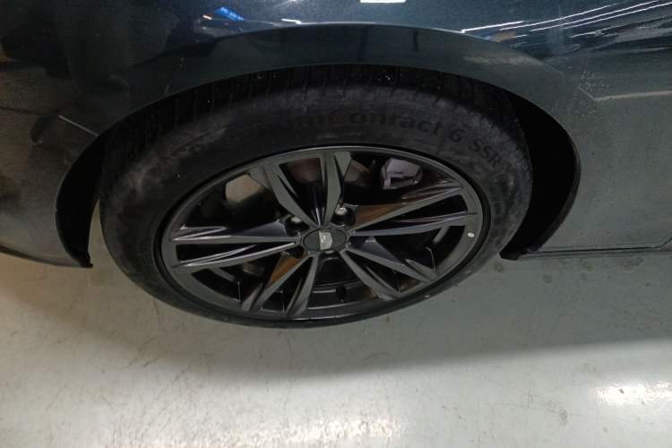 Used Cadillac CT4 2022 28T Luxury Edition Left Front Wheel Hub