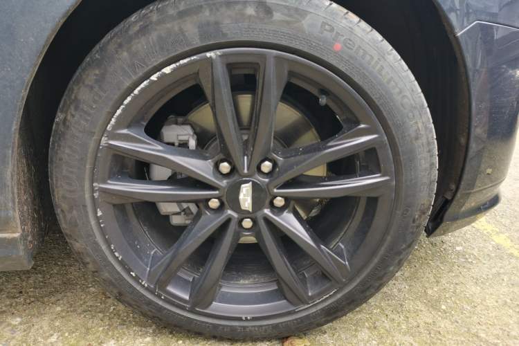 Used Cadillac CT4 2022 28T Luxury Edition Right Front Wheel Hub