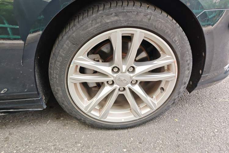 Used Cadillac CT4 2022 28T Fashion Edition Right Front Wheel Hub