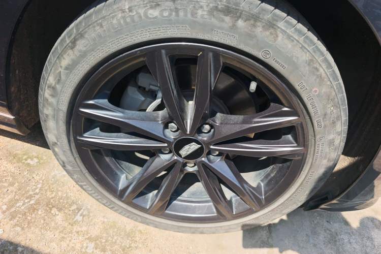 Used Cadillac CT4 2022 28T Luxury Edition Right Front Wheel Hub