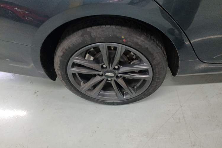 Used Cadillac CT4 2022 28T Luxury Edition Right Rear Wheel Hub