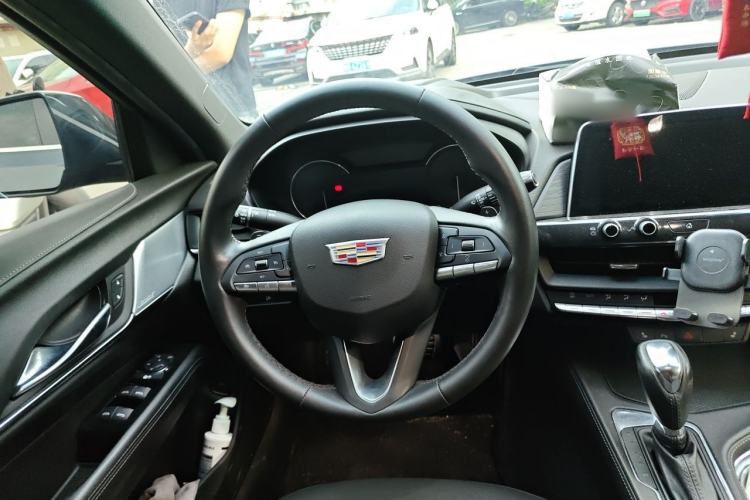 Used Cadillac CT4 2022 28T Luxury Edition Steering Wheel