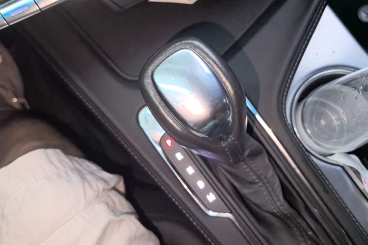 Used Cadillac CT4 2022 28T Luxury Edition Gear Lever