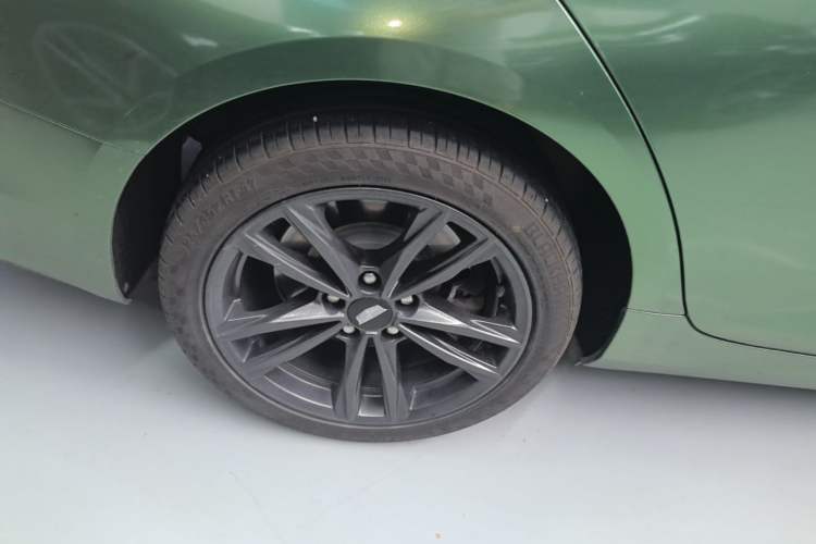 Used Cadillac CT4 2022 28T Luxury Edition Right Rear Wheel Hub