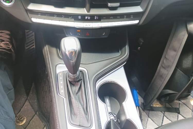 Used Cadillac CT4 2022 28T Luxury Edition Gear Lever
