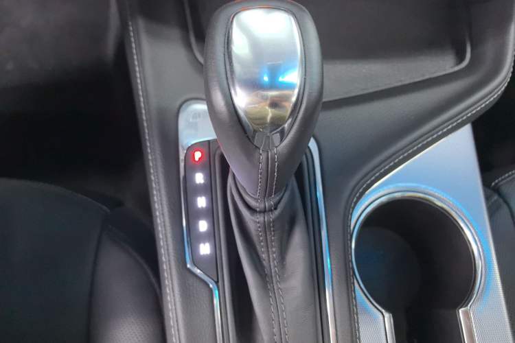 Used Cadillac CT4 2022 28T Luxury Edition Gear Lever
