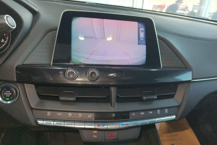 Used Cadillac CT4 2022 28T Fashion Edition Audio And AC Panel